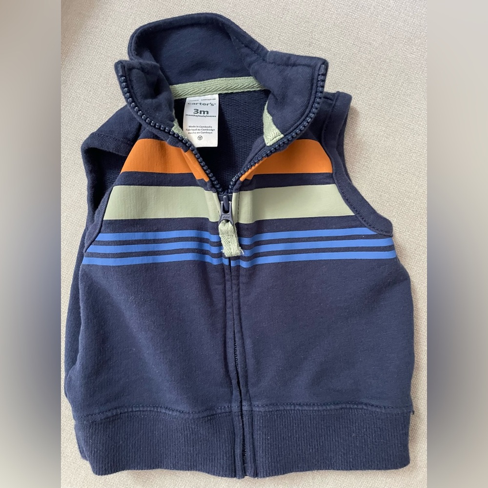Carter’s navy blue vest for 0-3 month old baby.